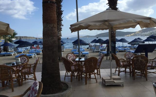 Nagi Beach Hotel