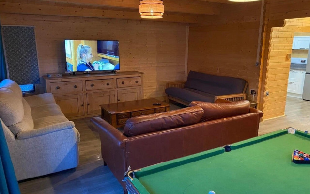 Inviting 2-bedroom Cabin in Ashton Under Hill