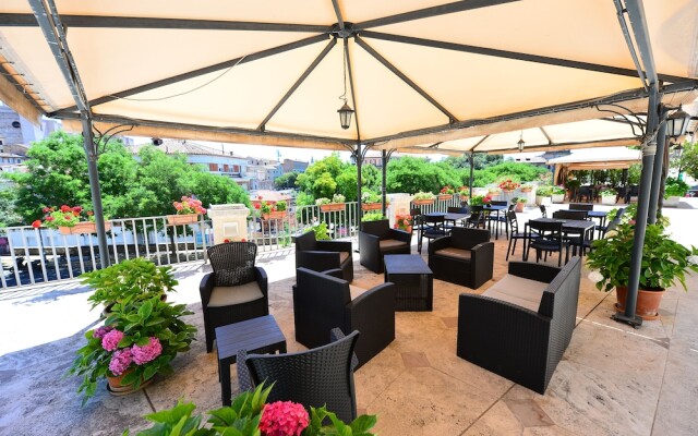 Hotel Iris