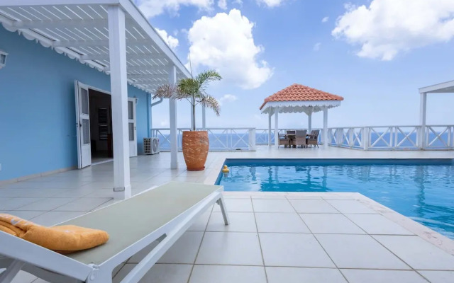 Ocean Whisper Villa in Sint Willibrordus