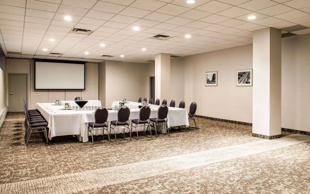 Clarion Hotel & Suites