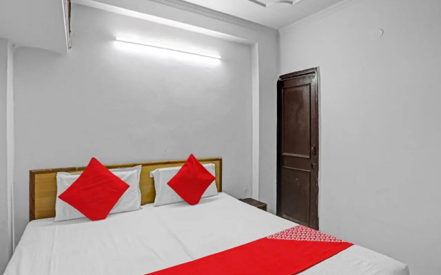 Oyo 84959 Tyagi Palace