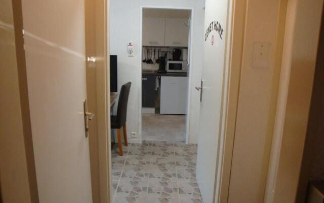 Cenet 1 Zimmer Apartment