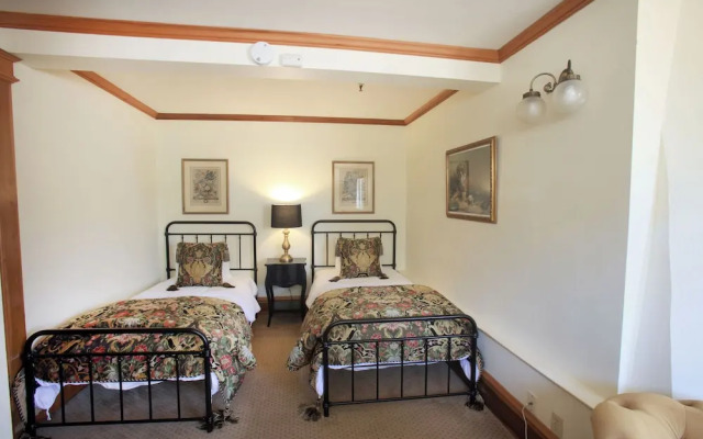 The Charles Pacific Grove - Artfully Designed Inclusive Inn