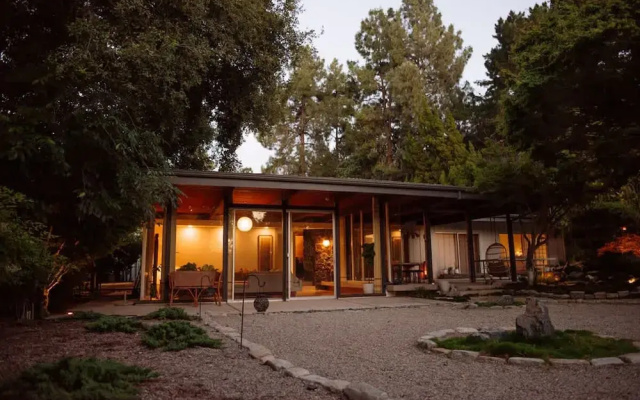 Zen Mountain Getaway w a Pool Hot Tub 5 Beds
