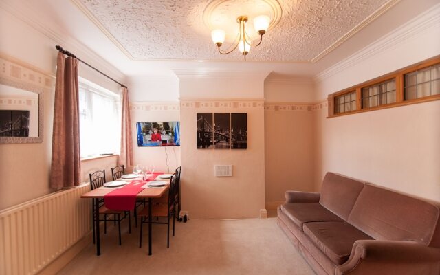 Watford stays - 4bed house