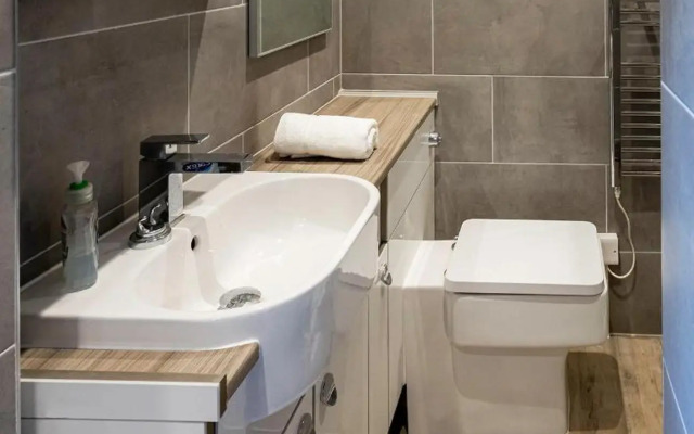 Entire Luxury Studio in the Central of Reading