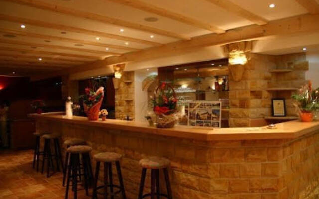 AaRa Hotel