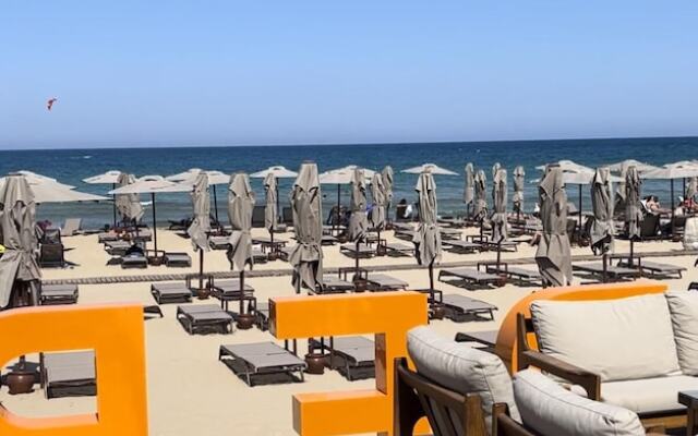 23 Grand Sapphire 2 Bedrooms 2 Shower, Pool, Beach