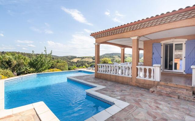 Cozy Villa in Roquebrun with Swimming Pool