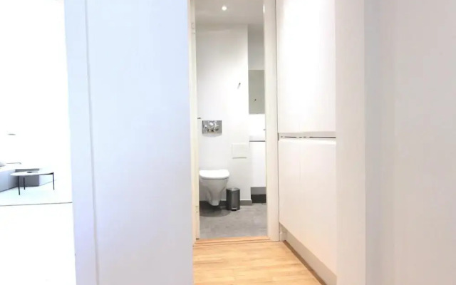 Great 2-bed w Balcony