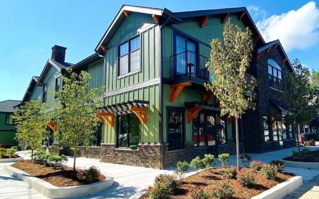 Franklin at Main & Pine