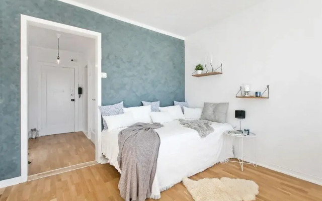 StayPlus Modern Studio Near Bislet Games