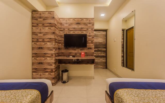 OYO 10016 Hotel Golden Inn