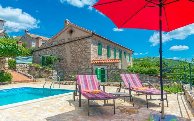 Quaint Villa in Crikvenica With Pool