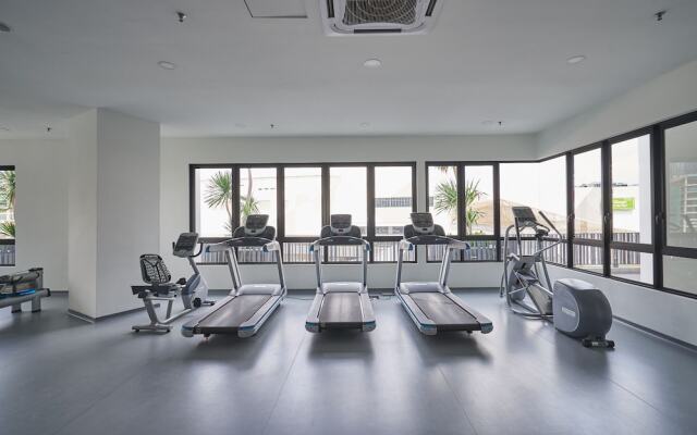 OYO Home 1143 Elegant 2br I-soho I-city