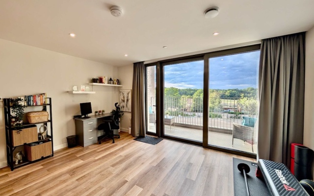 Amazing Flat With Free Parking and Balcony