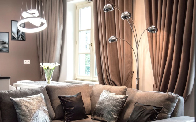 Platinum Apartment by PLA