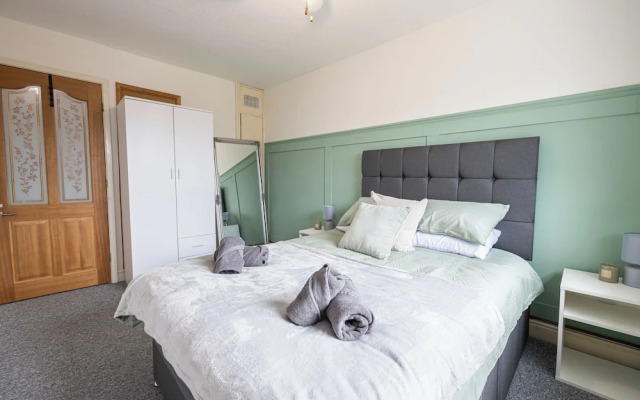 Relaxing 4BR Near City Centre