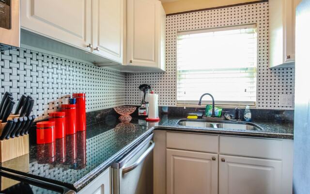 Seatuit Condominiums