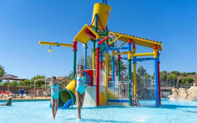 Magic Natura Animal, Waterpark & Polynesian Resort