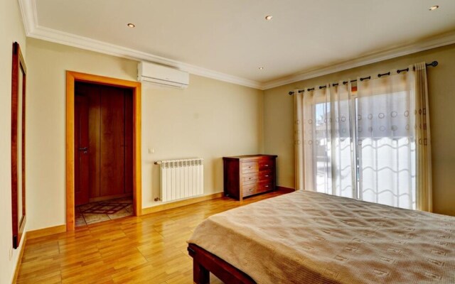 Villa - 5 Bedrooms with Pool and WiFi - 107490