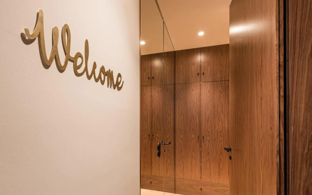 Guestready - Grit & Glam