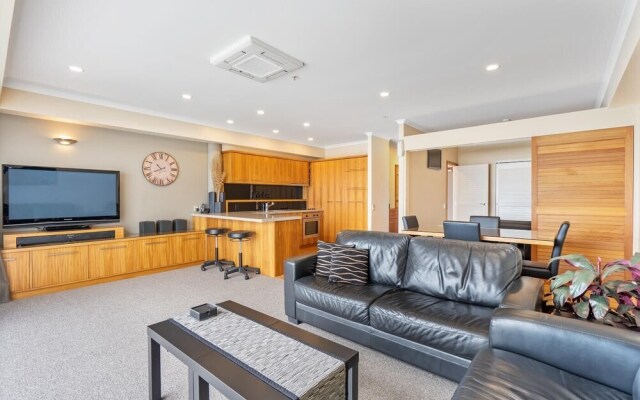 QV Waterfront Apt with Wifi - 946