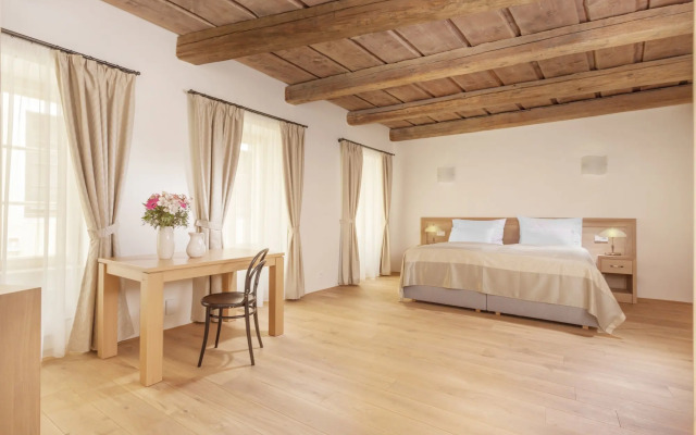 Hotel At the White Lily