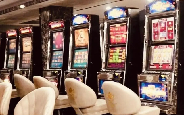 Colony Club Resort & Casino (The old Palm Spring Resort)