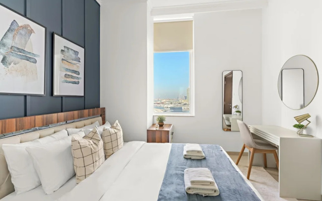 HiGuests - Exceptional Apt with Furnished Terrace By the Sea