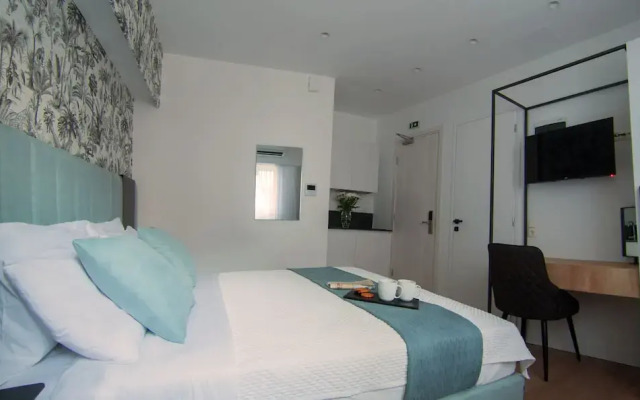 Phaedrus Living Modern Kriel Suites 204