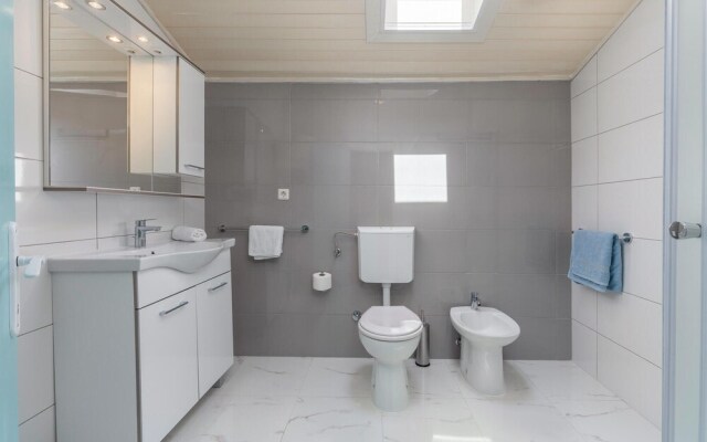 Stunning Home in Tar With Wifi and 4 Bedrooms