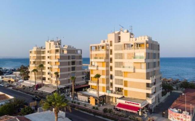 Lazuli Beachfront Apartment 144