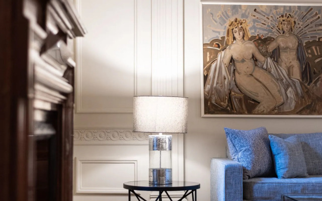 33 Solonos Suites