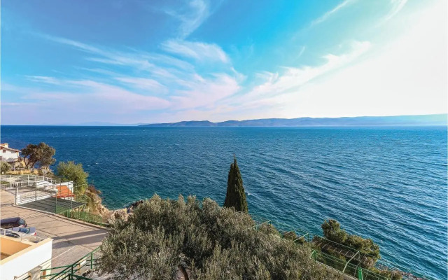 Three-Bedroom Apartment Omis with Sea view 07