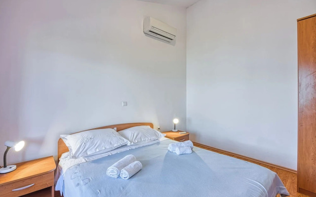 Seaview Apartment in Pasman A1
