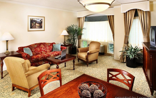 Tarrytown House Estate