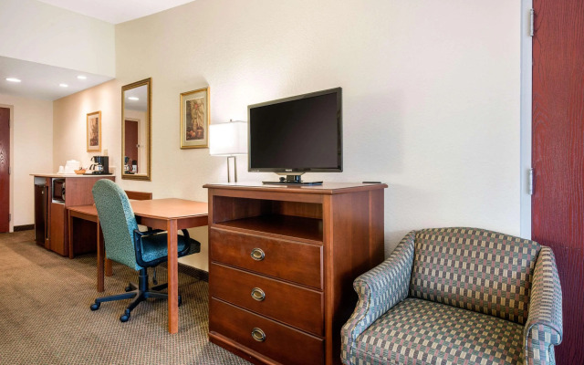 Quality Inn & Suites Tarpon Springs South