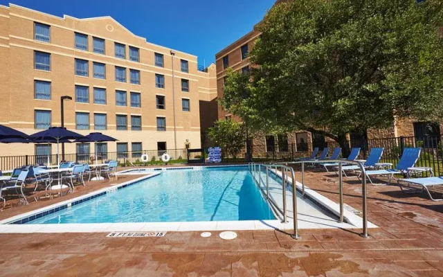 Holiday Inn Express Powless House