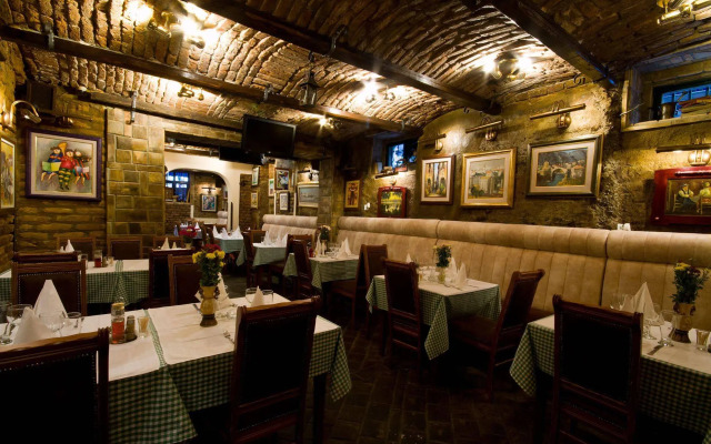Travelling Actor - Inn