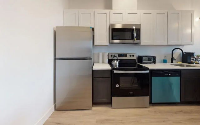 Luxury 2BR 30 Mins to Manhattan Evonify