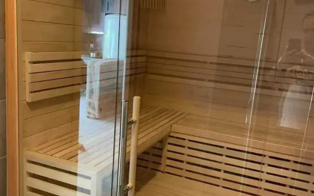 Luxurious 6 Bedroom Villa In a Great Location