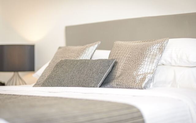 Amoramelia Suites