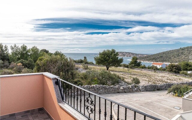 Beautiful Apartment in Sevid With 2 Bedrooms and Wifi