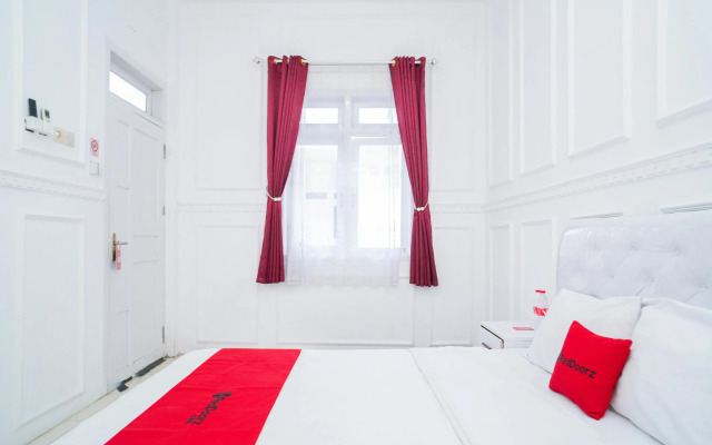 RedDoorz Syariah @ Aura Homestay