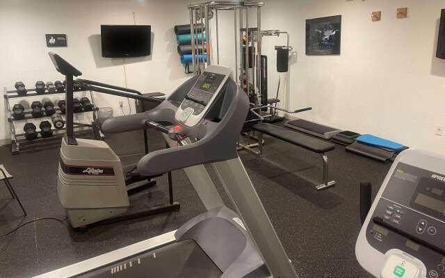 Days Inn by Wyndham Englewood Dayton Airport