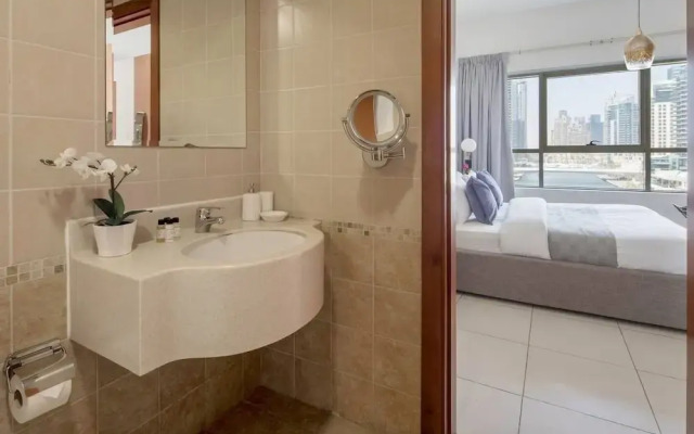 Elegantly Modern 1BR With Lovely Marina Views!