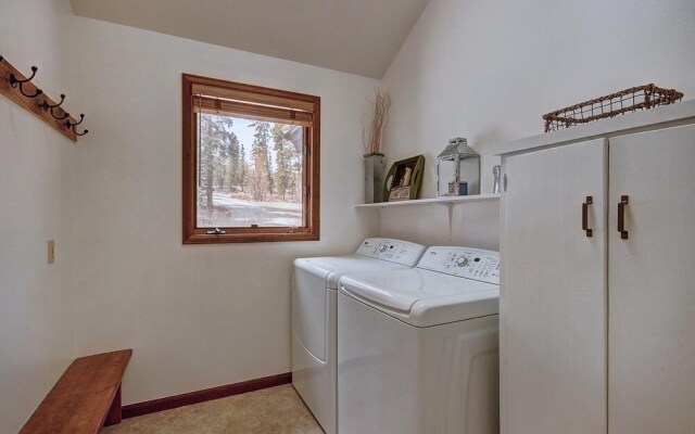 Aspen Heights Lodge 4 Bedroom Home by RedAwning