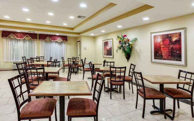 La Quinta Inn & Suites by Wyndham Canton MS
